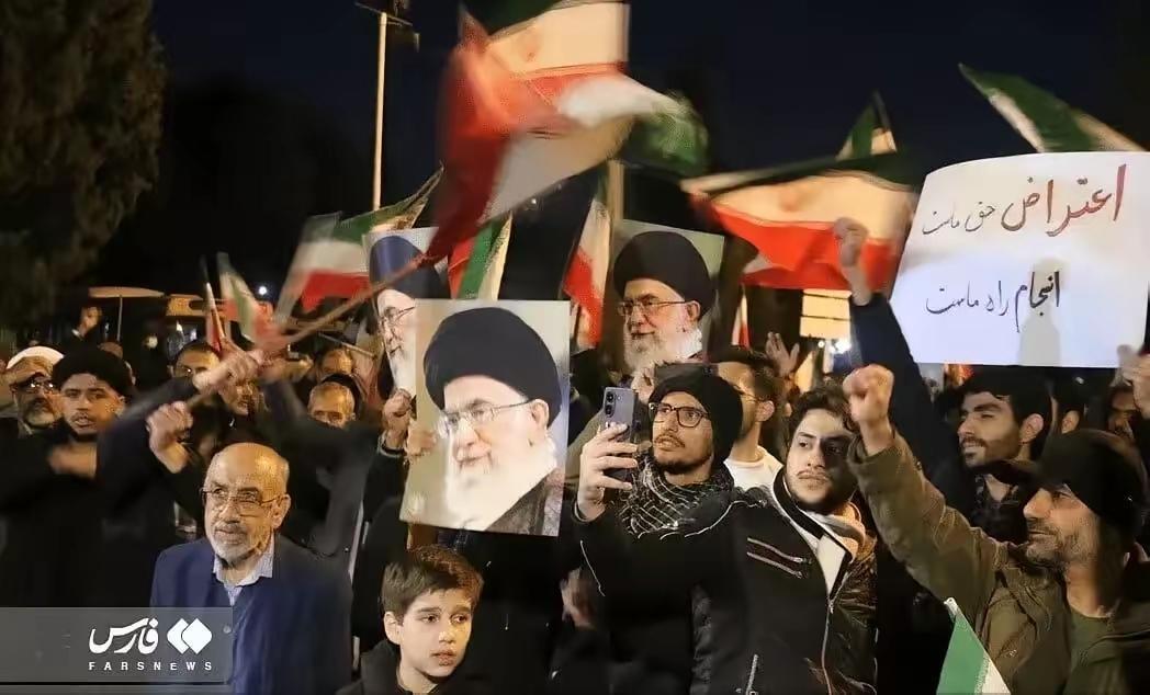 信息与反信息，宣传与反宣传。伊朗凭一手“断网+反卫星通信”，硬是压住了一场被境外