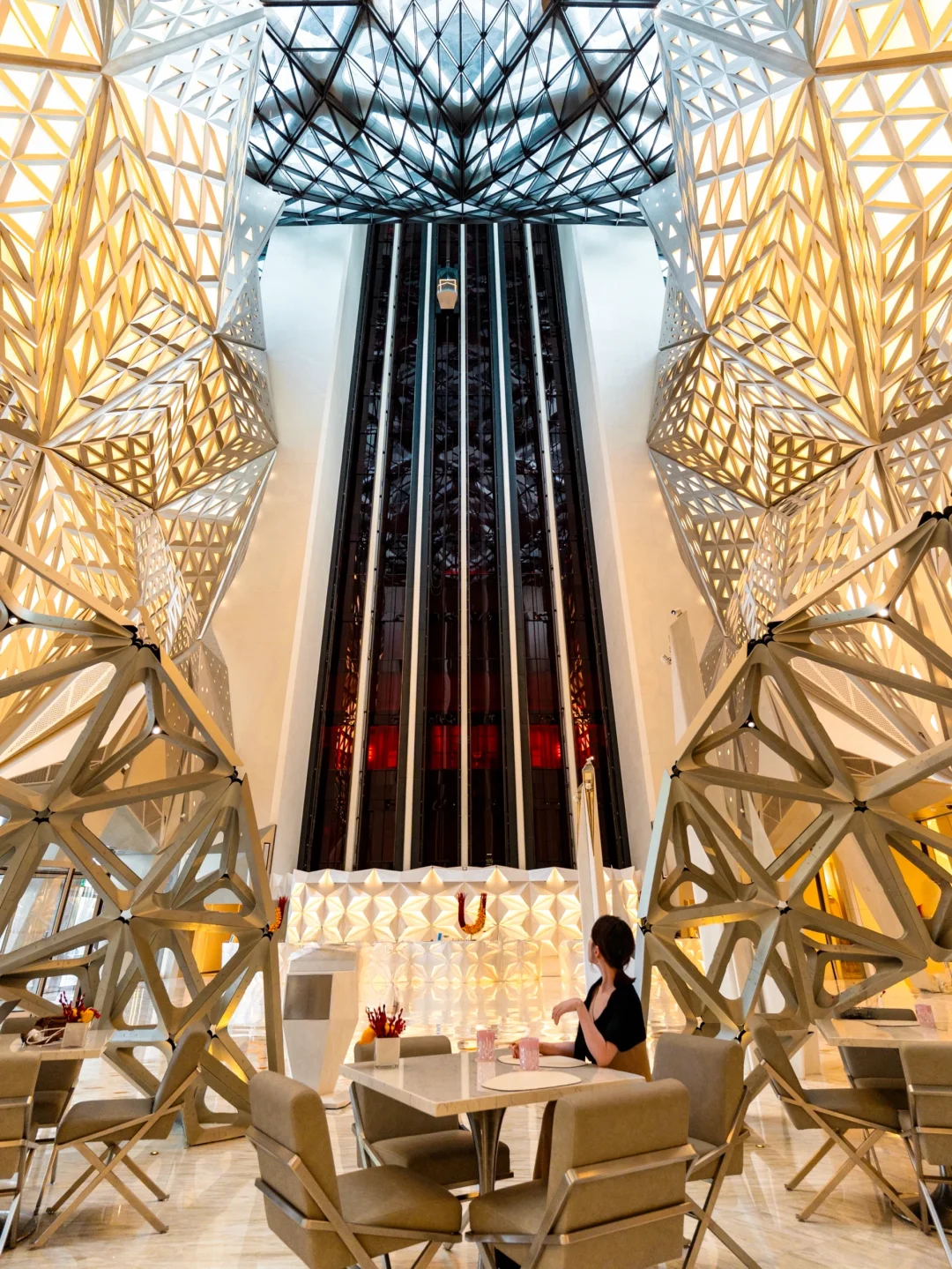 住进澳门最具科技感的酒店，没有之一!!