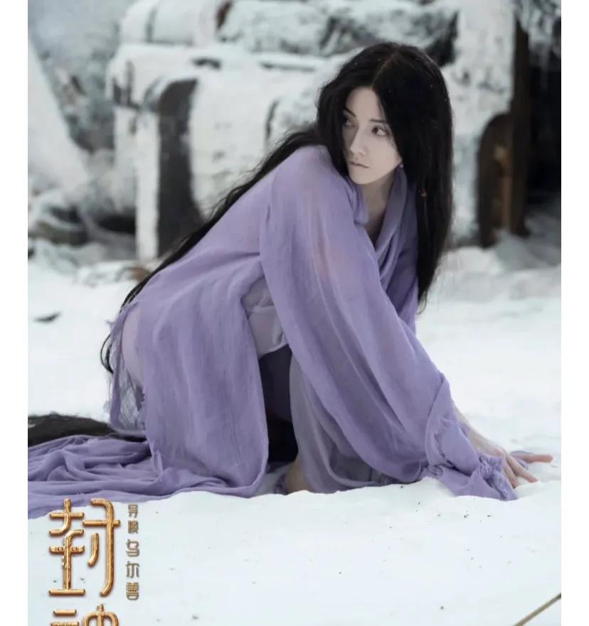 新封神榜里妲己让我很惊讶呀
之前看路演照片没觉得娜然有多美，甚至感觉有点普通。看