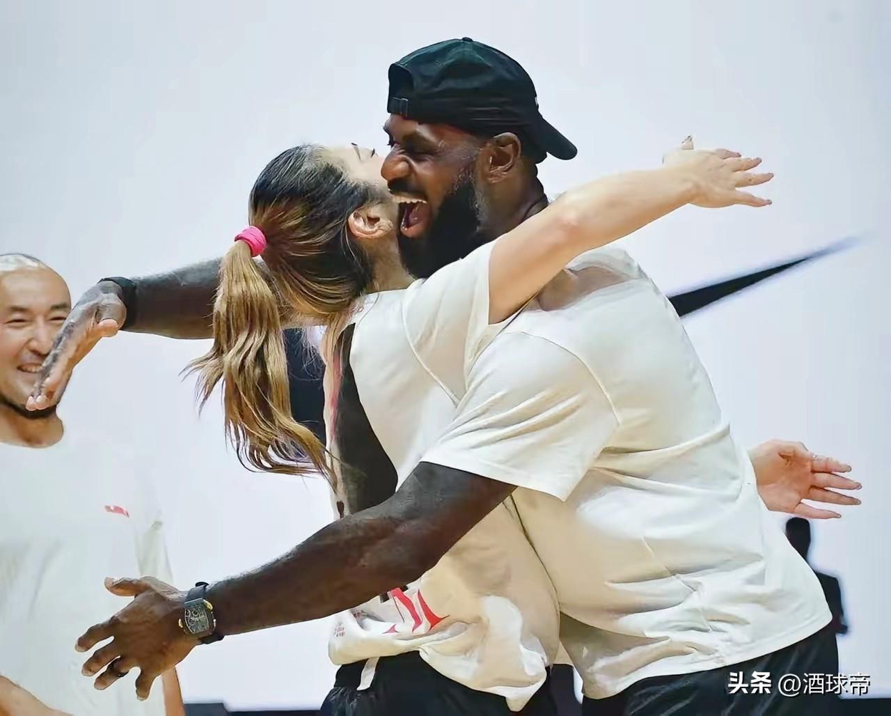 李梦职业生涯由此成就，离不开这五位伯乐：

1、王长禄
王长禄是李梦的启蒙恩师。