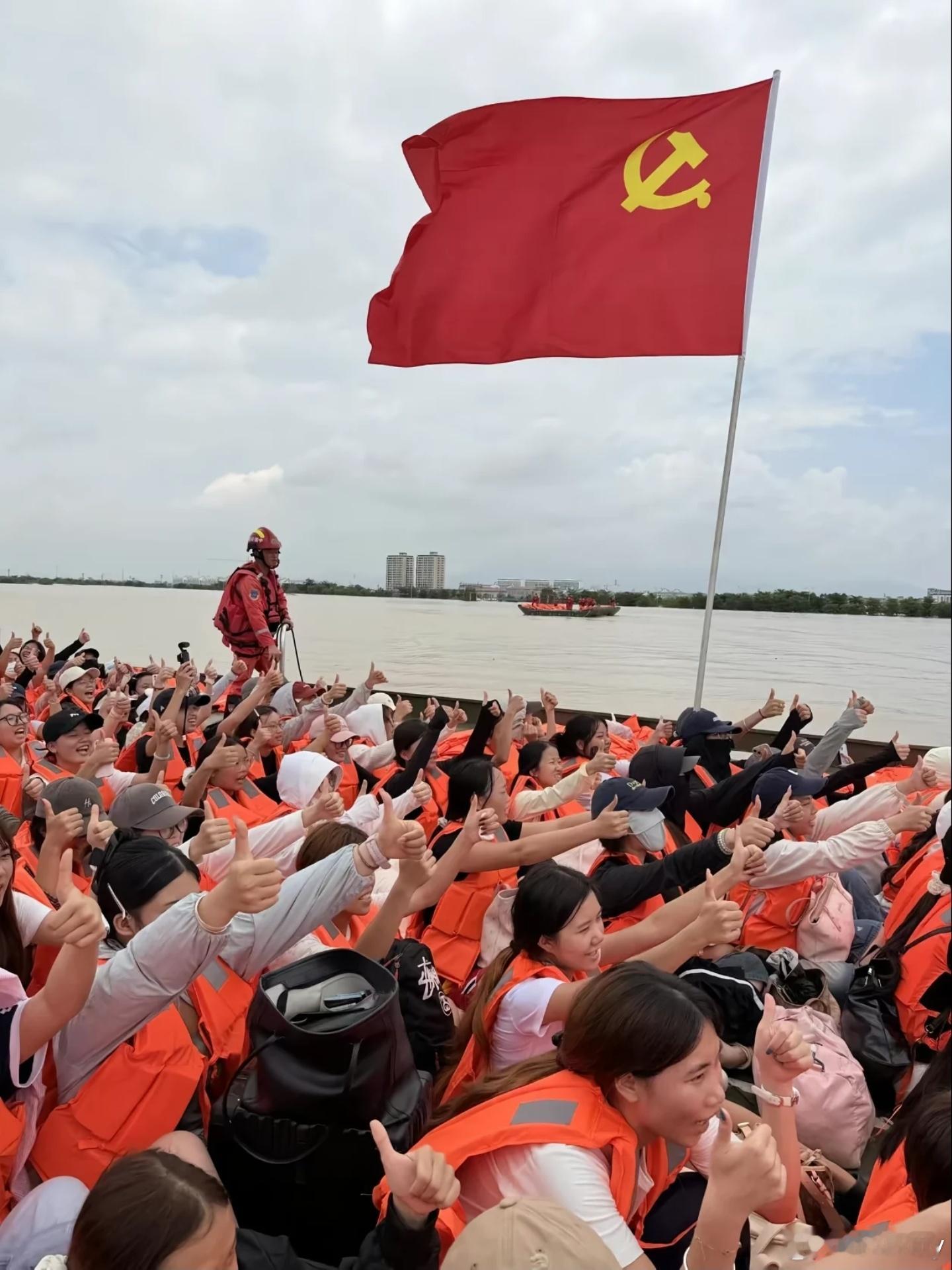 这图把我看哭了😭广西洪水