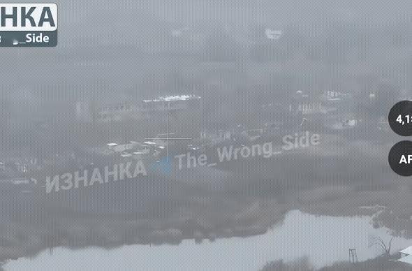 俄军重型航弹三连炸！暴击乌军据点楼房，在库普扬斯克南的格卢什基夫卡方向！

俄军