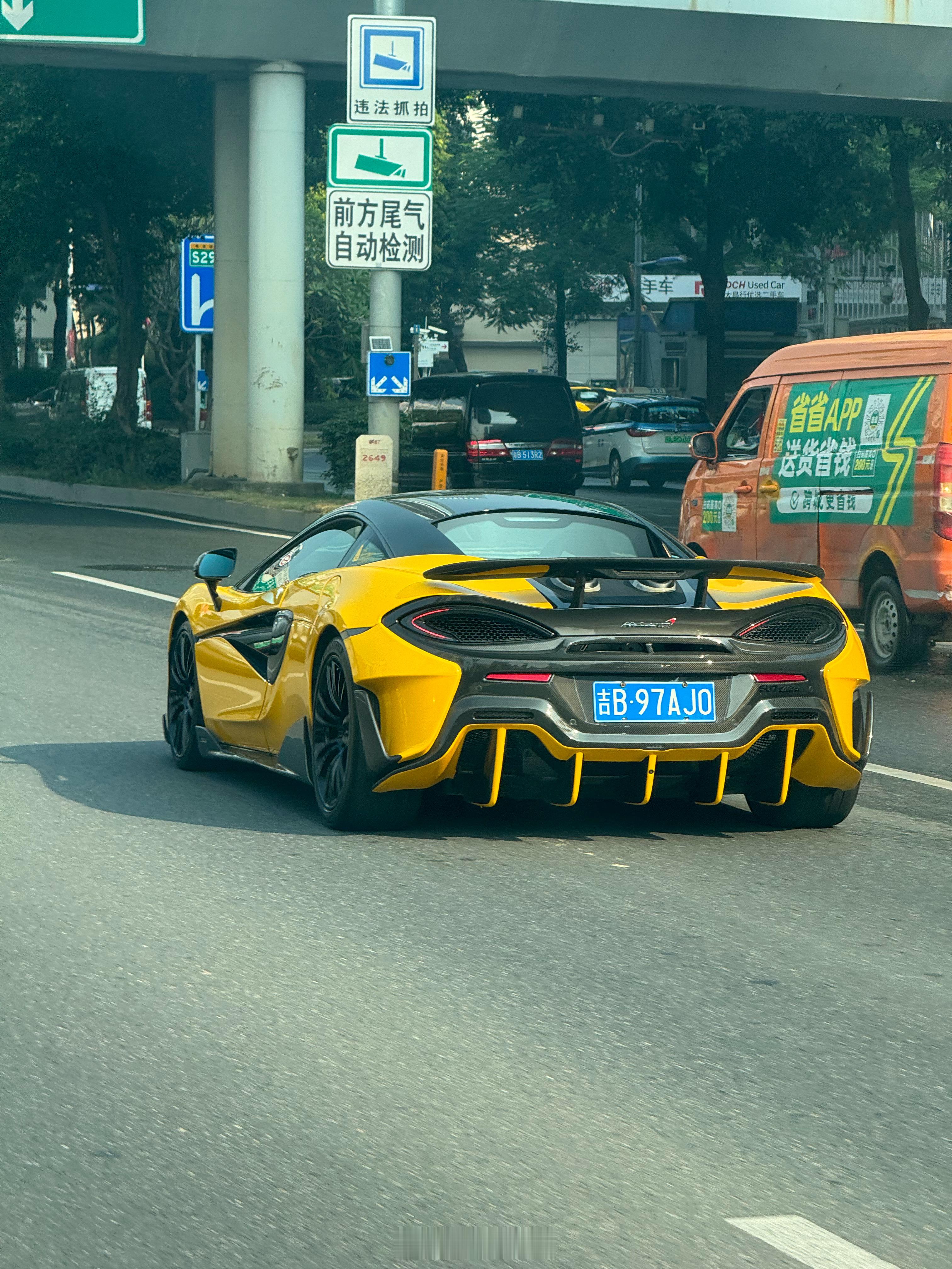 街头路遇一台迈凯轮，真滴帅啊！ 深圳