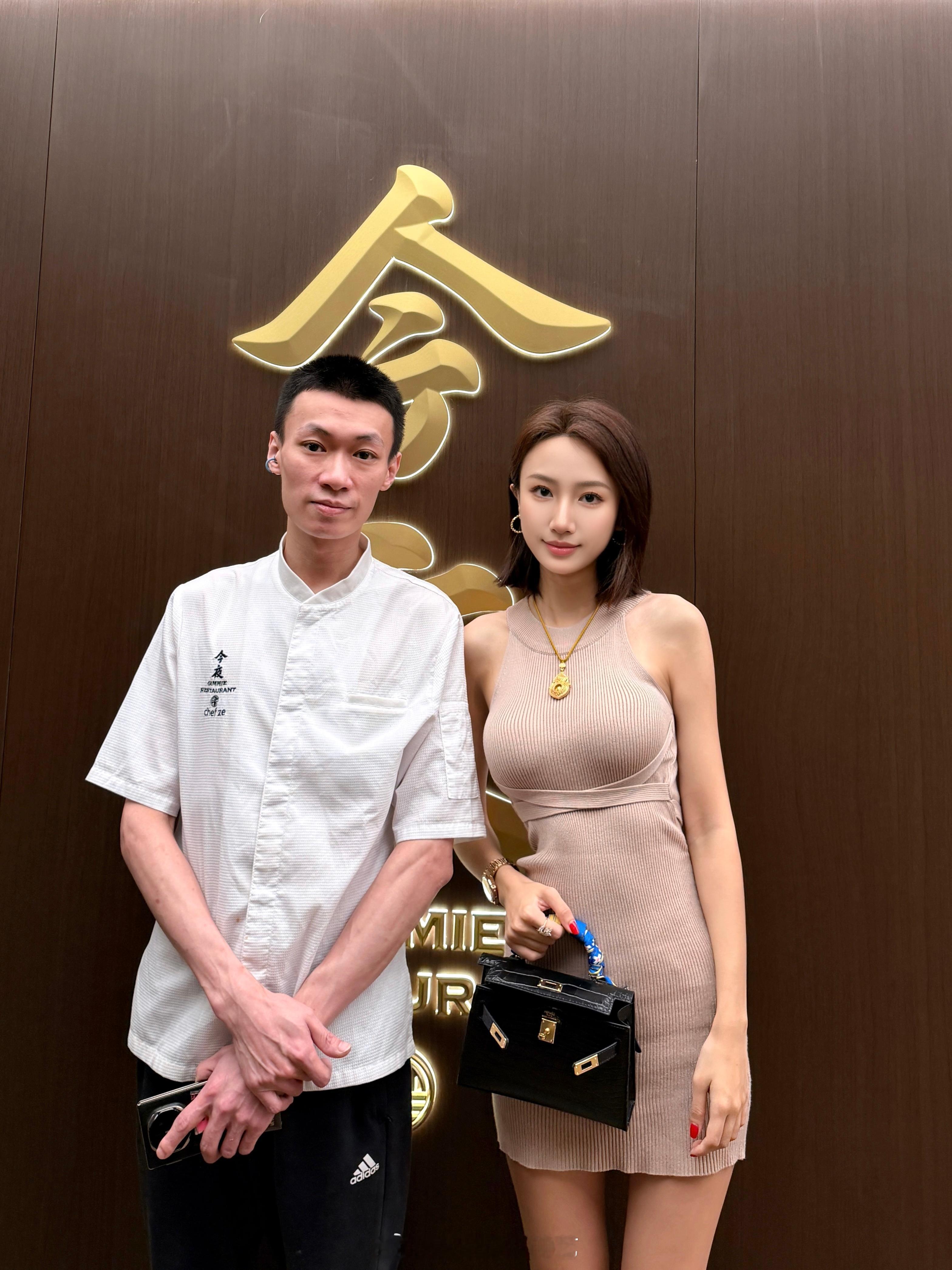 一开业晓明哥和各路明星都来光顾了～就是我今天没在状态有点肿 深圳·今夜饭店