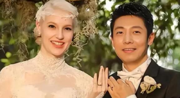 2016年主持人问撒贝宁：“你跟老婆平时用什么语言交流？”撒贝宁说：“我跟她沟通
