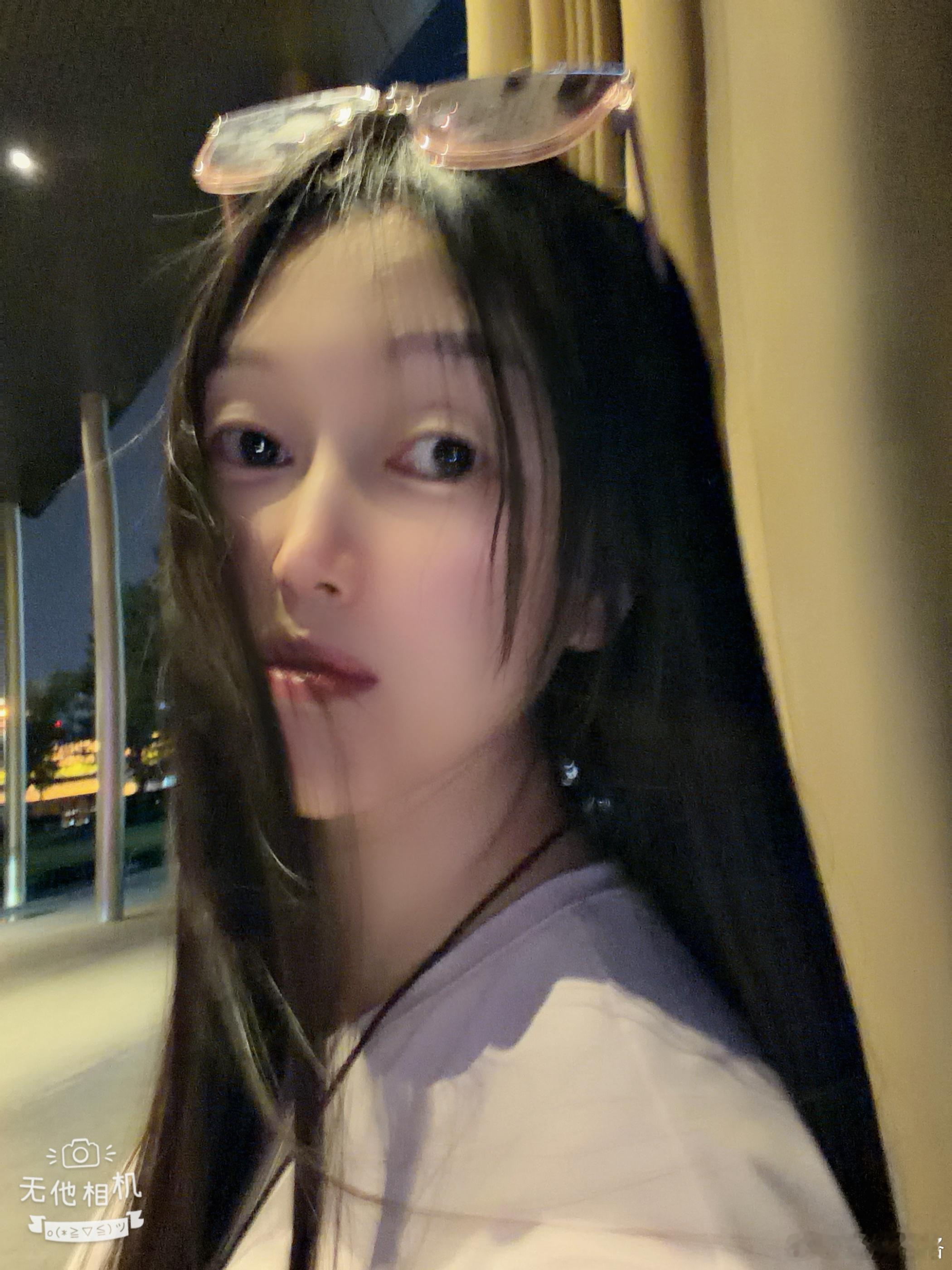 跟人吐槽，说我这段时日又开始被困在梦境里，每天都需要挣扎着从梦里爬出来。人说，你