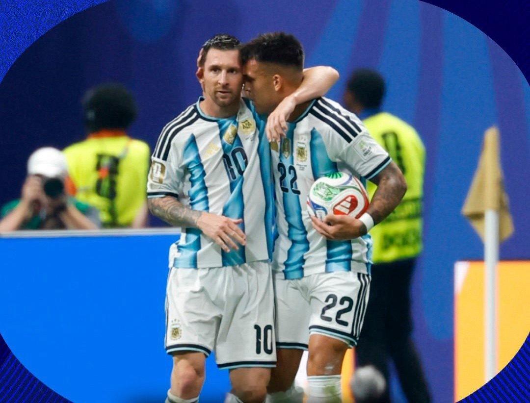 阿根廷球迷俱乐部  🗣️🇦🇷 劳塔罗·马丁内斯在阿根廷淘汰埃及惊险晋级八强