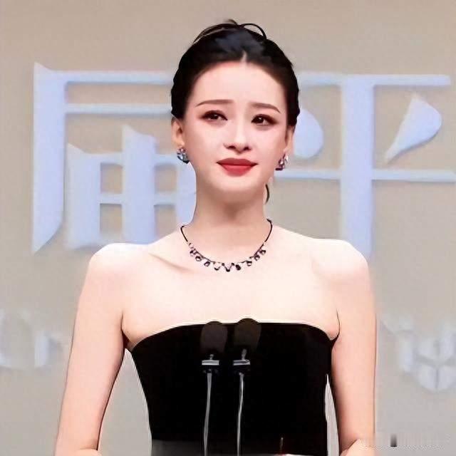 离婚四年，孙怡拿影后哭了，台下董子健的掌声说明一切