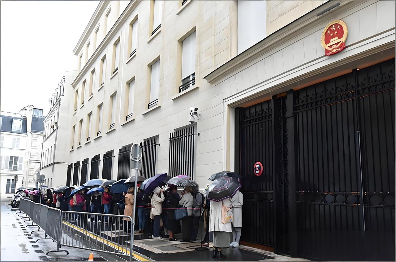 中国免签逼疯外国游客：求加时！我愿用十年寿命换720小时！
一位法国博主在社交媒