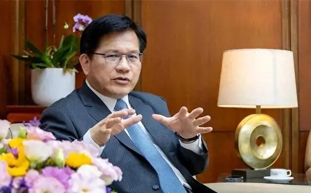 台湾当局在接受媒体采访时竟然乐观其成肯定日本和菲律宾在台湾岛以东海域的划界行为，