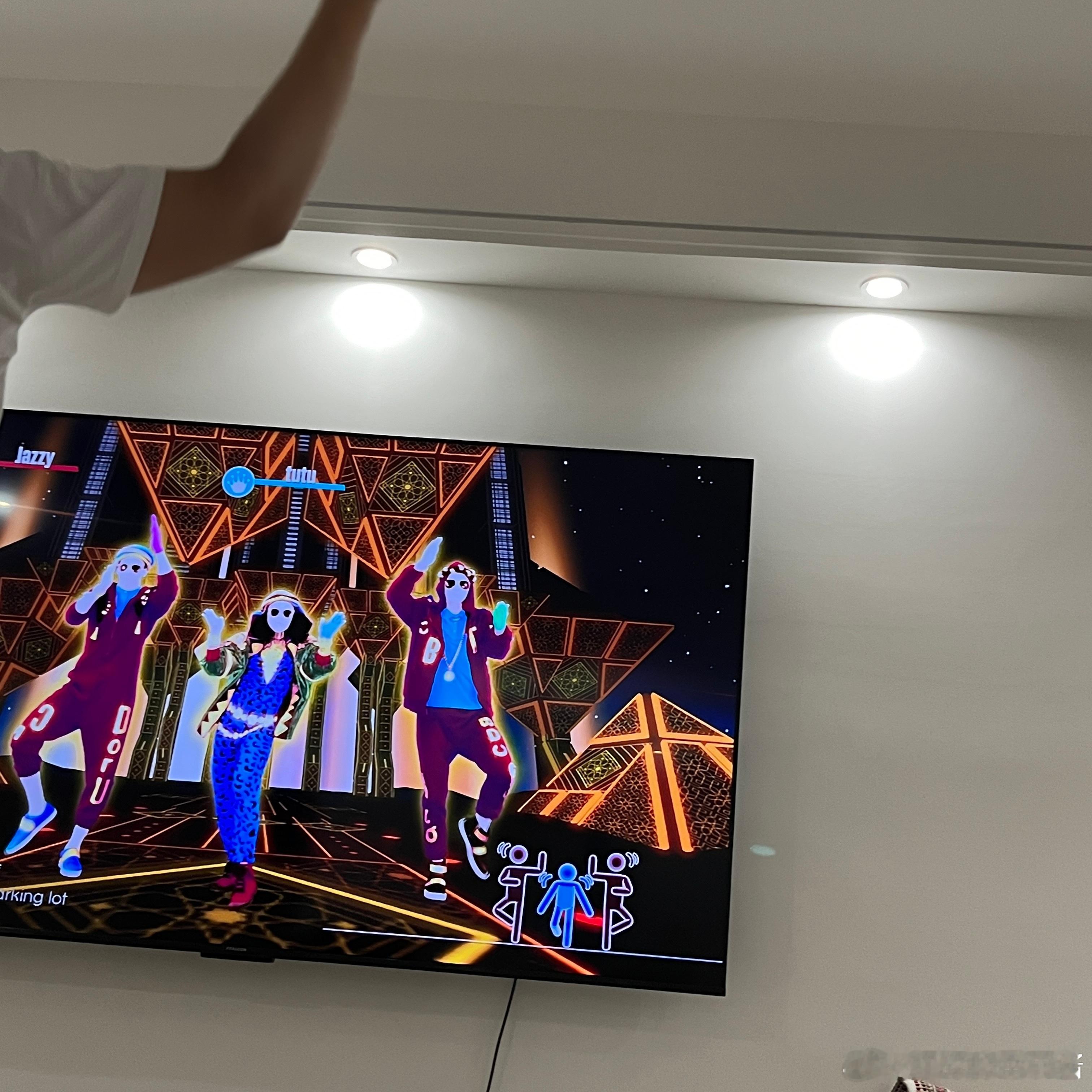 上次说到可怕的邻居不仅会在主卧浇农家肥…最近发现他北面还有一个噪音超大会导致我家