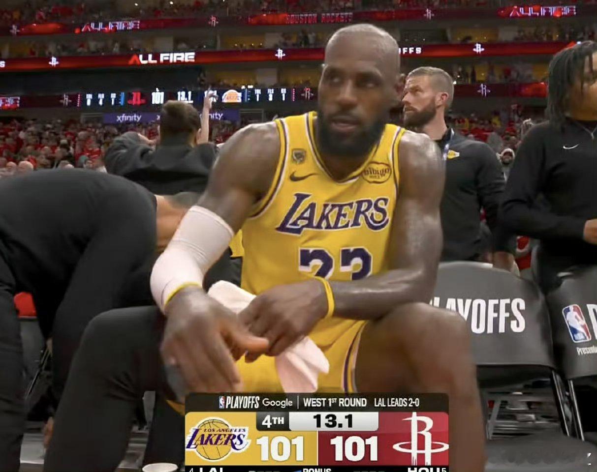 詹姆斯逆天三分名场面！老詹真的无解谁还敢质疑39岁的勒布朗·詹姆斯！季后赛湖人V