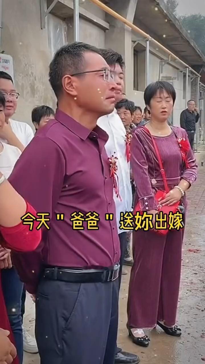 真兄弟！一女子的父亲牺牲，母亲抛弃她改嫁，从小被父亲战友拉扯大的她，却在新婚之日