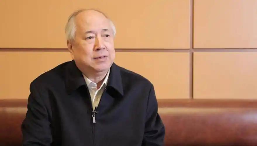 钱学森的儿子钱永刚，一生中两次辍学，初中数学考30分，高中没念完就另谋出路，而父