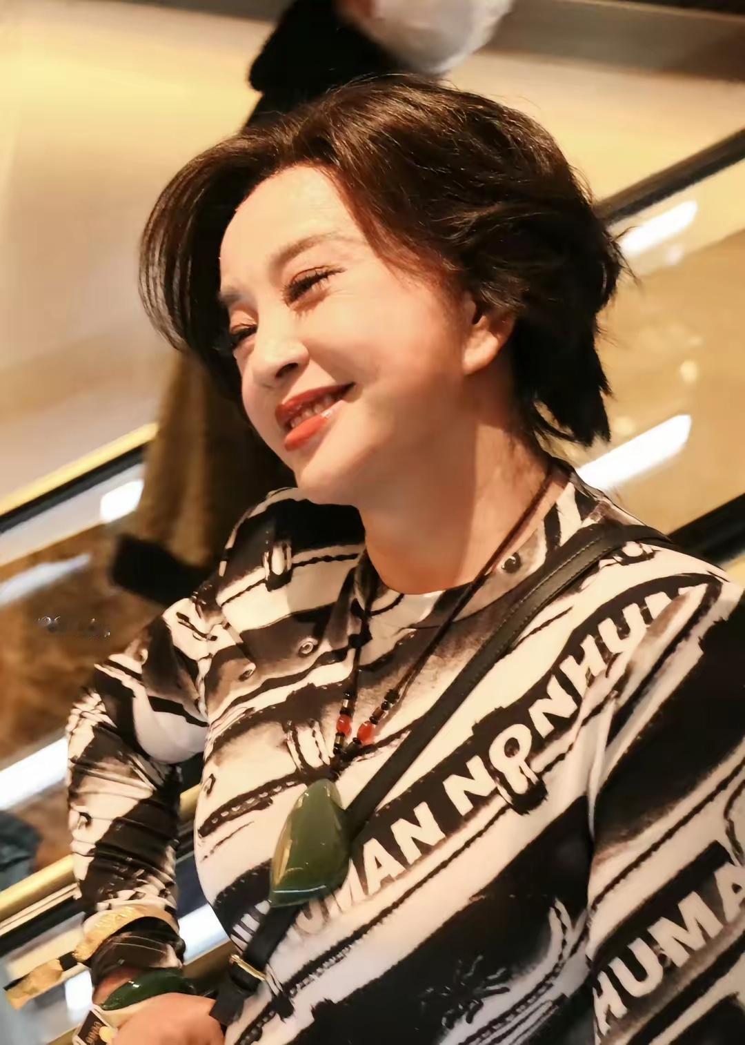 76岁刘晓庆被小38岁男子起诉索赔504万，一句硬气回复，六年恩怨摆上法庭
 