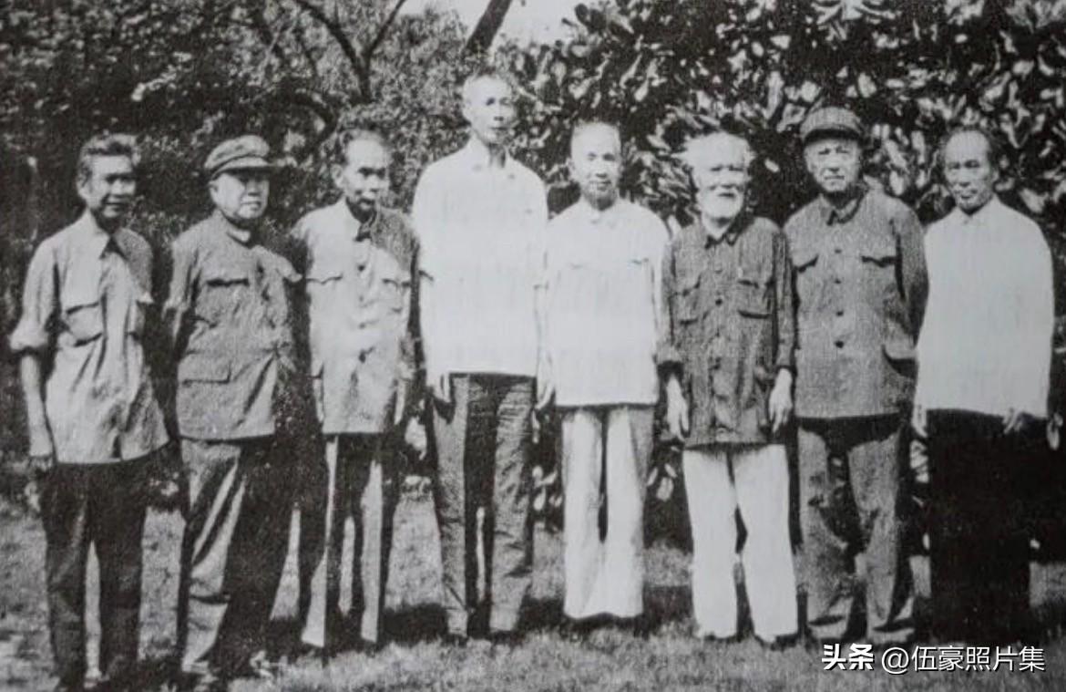 1980年6月，栗裕大将在杭州刘庄接见老同志。左起；张金发、张文碧、林辉山、余龙