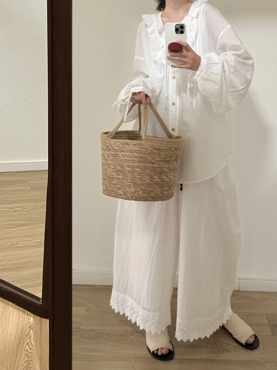 慵懒松弛｜法式荷叶边白衬衫+白色阔腿花边裤