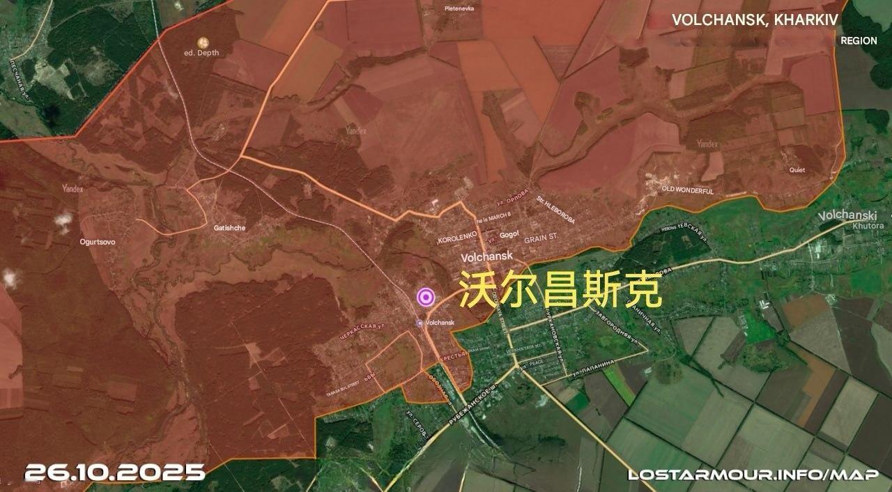 俄罗斯北方集群第128独立摩托化步兵旅在其之前占领的沃尔昌斯克市一座粮仓内升起了