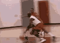 乔丹在等防守者落地后再出手！