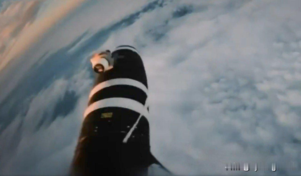 🇷🇺网络上出现了升级版“天竺葵-2”的画面。

现在它们配备了可旋转/固定的