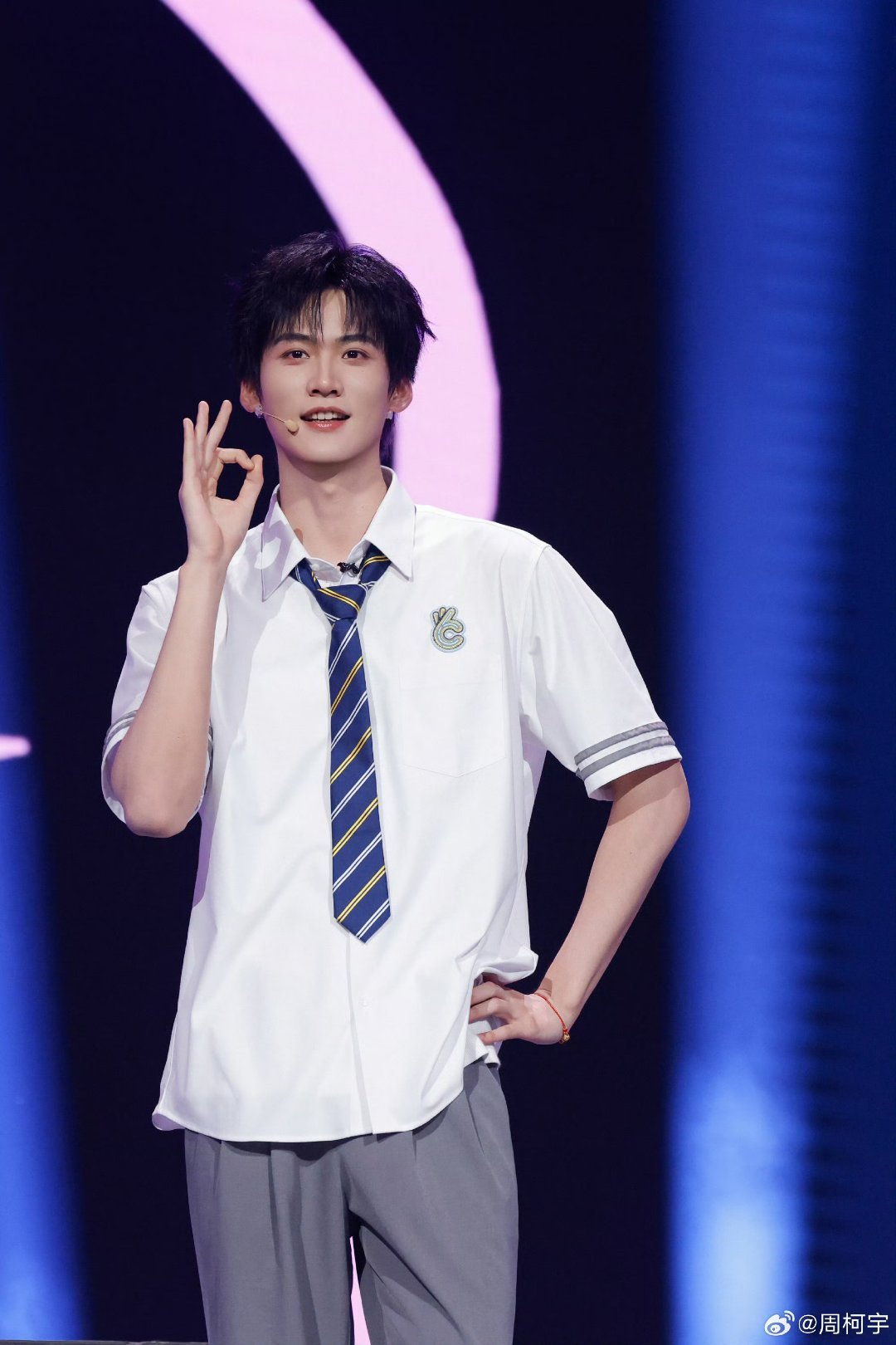 你好星期六今晚出道战好六街秒变选秀公演现场！爱豆唱跳、演员跨界、梗王整活，练习生