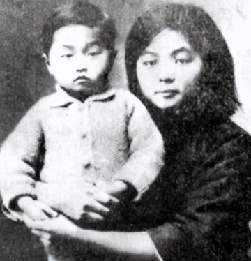 1949年，陈赓在上海见到了小姨子。多年不见，小姨子出落的亭亭玉立，已长成了大美
