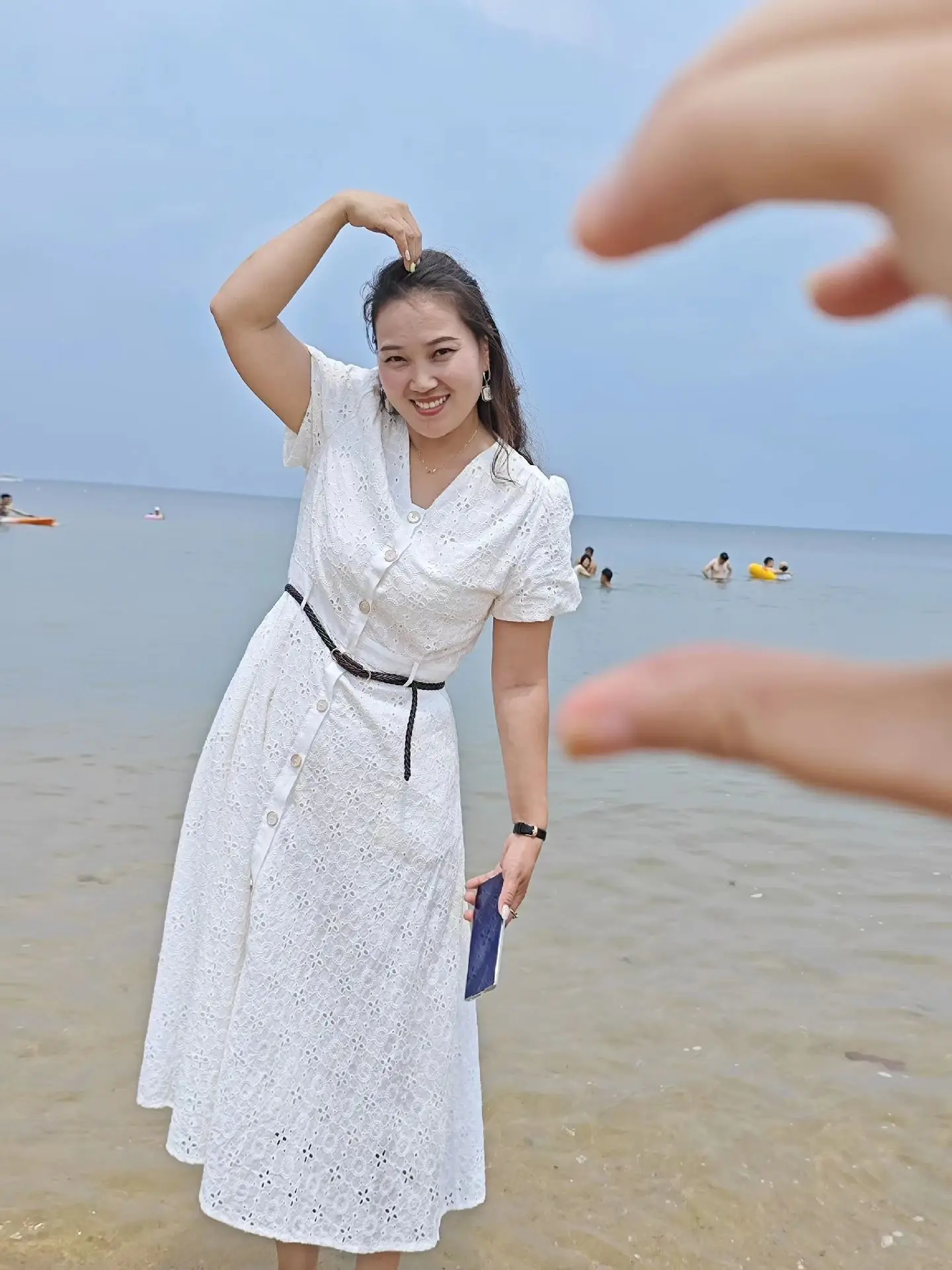 如果累了就出去走走，天空是你的，阳光是你的，心情是自己给的，风景无须多...