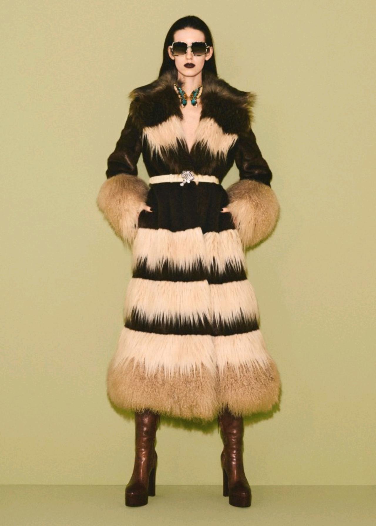 Roberto Cavalli 2026早秋系列将品牌标志性的野性美学发挥到了极