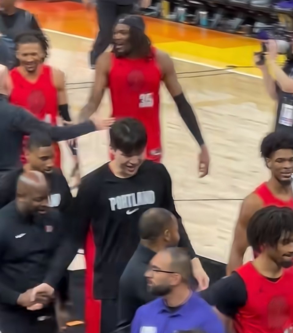 波特兰开拓者nba季后赛全民点评家  杨瀚森首次踏上NBA季后赛，虽然多在板凳席