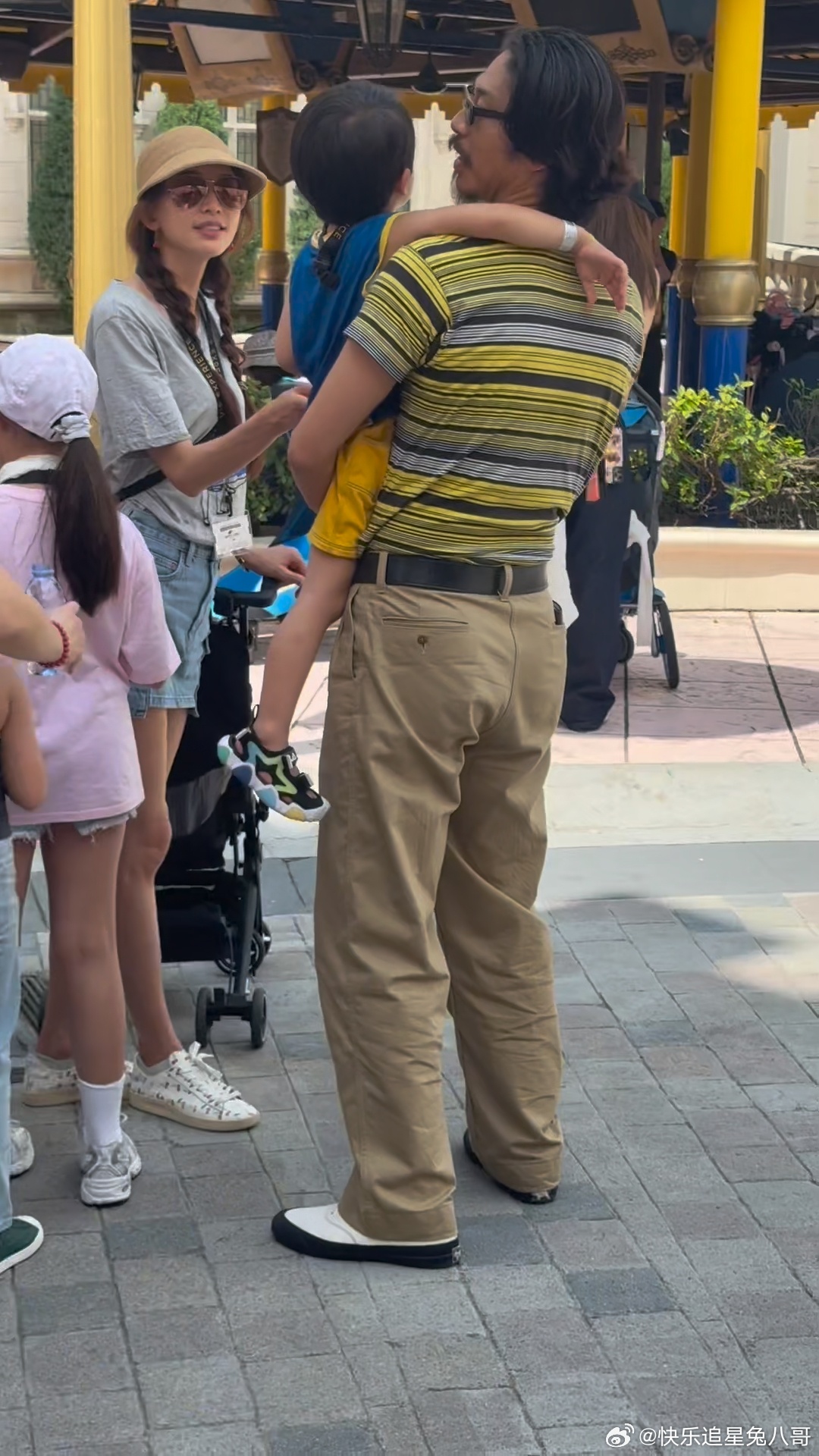 林志玲一家三口游玩环球影城环球影城偶遇林志玲一家三口 林志玲一家三口游玩环球影城