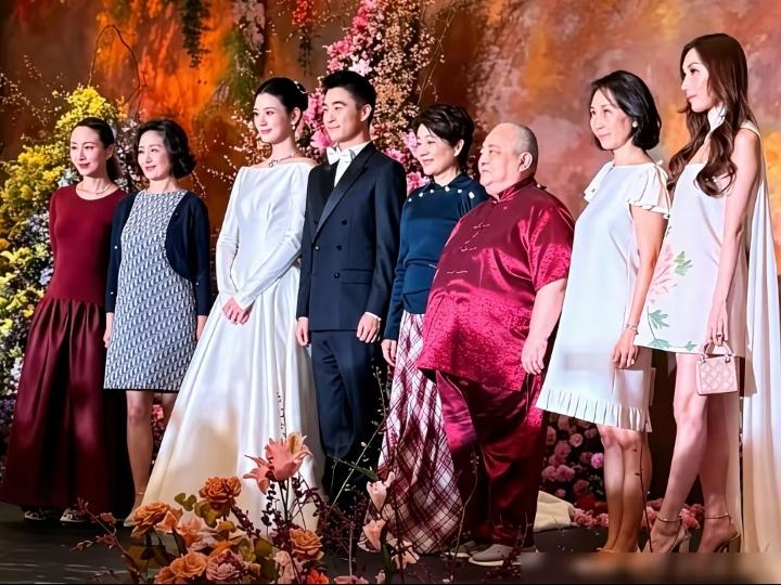 难以置信！自从赌王去世后，他的几房太太的关系逐渐好起来了吗？他们个个都盛装出席何