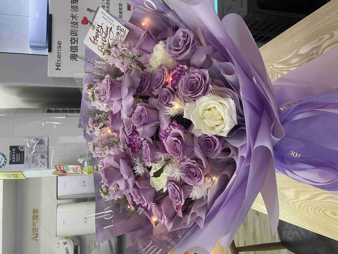 带定位晒今日生活 今天状态轻松愉快，即便外面下着雨也丝毫不影响心情。雨滴淅淅沥沥