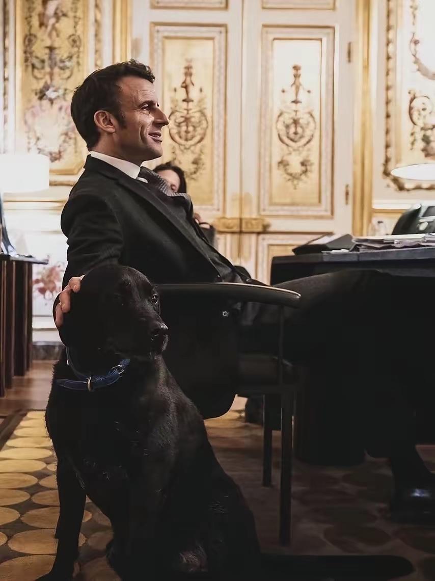 近日，马克龙对媒体警告：美国正在逐渐疏远部分盟友，脱离在贸易、安全等方面的相关国