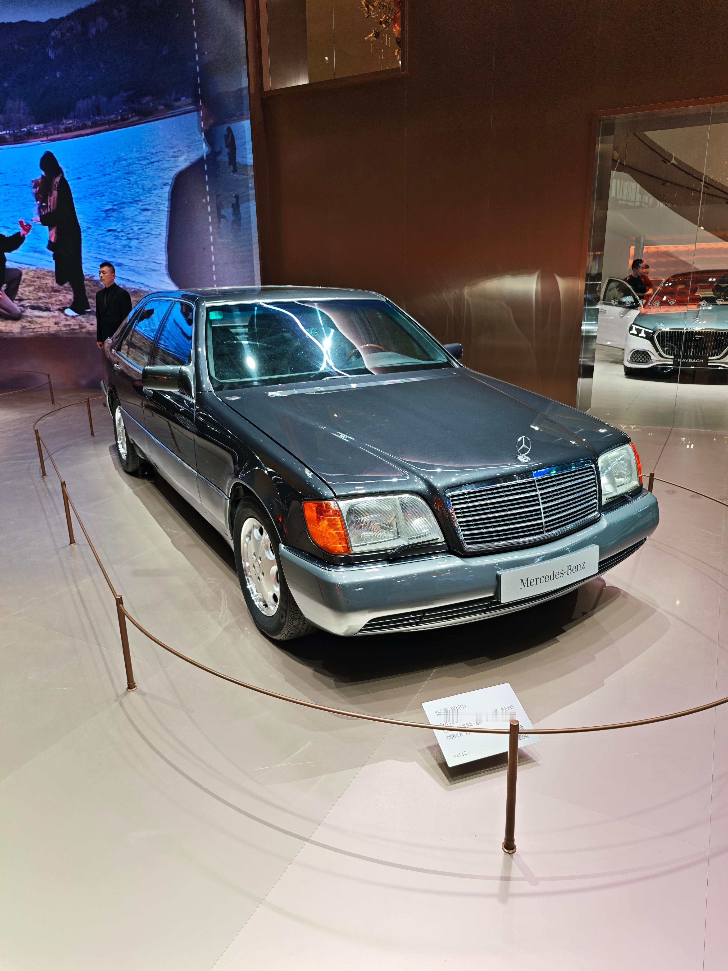 如果大家来逛展的话，强烈建议来奔驰展台看一看除了新车，还展出了非常多难得一见的经