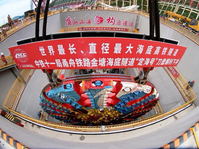 中国又搞大事情了，把16公里高铁隧道挖到了海底！在浙江舟山，海平面下58米深处，