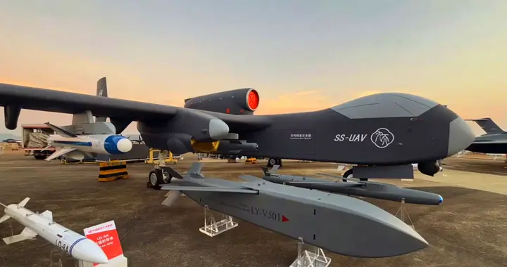 “九天”无人机首飞，轰-20突然不香了？