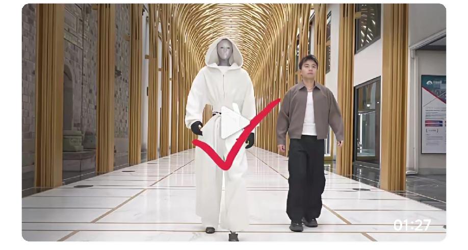 宇树科技发布H2仿生机器人！

从机械体到仿生体的跨越，H2带着一张拟人面孔和3