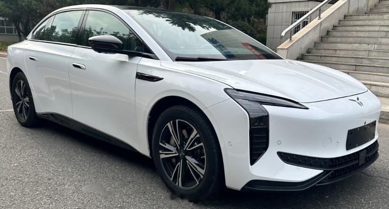 红旗EH7申报图
基于红旗FMSs平台架构的首款新能源轿车，长高宽为4980×1