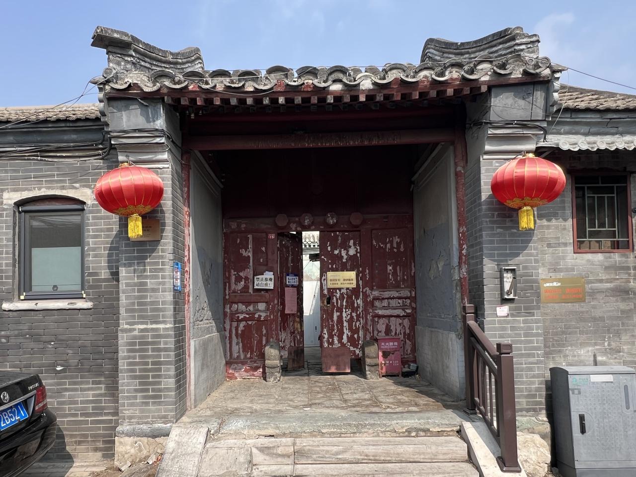 薄仪1959年底特赦回京已经是一个无家可归的人，只好暂住在五妹金韫馨家——前井胡