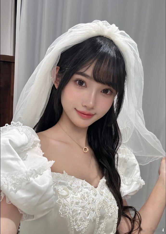 林俊杰女友七七穿婚纱林俊杰女友七七婚纱写真林俊杰女友七七婚纱写真，她的颜值真的很