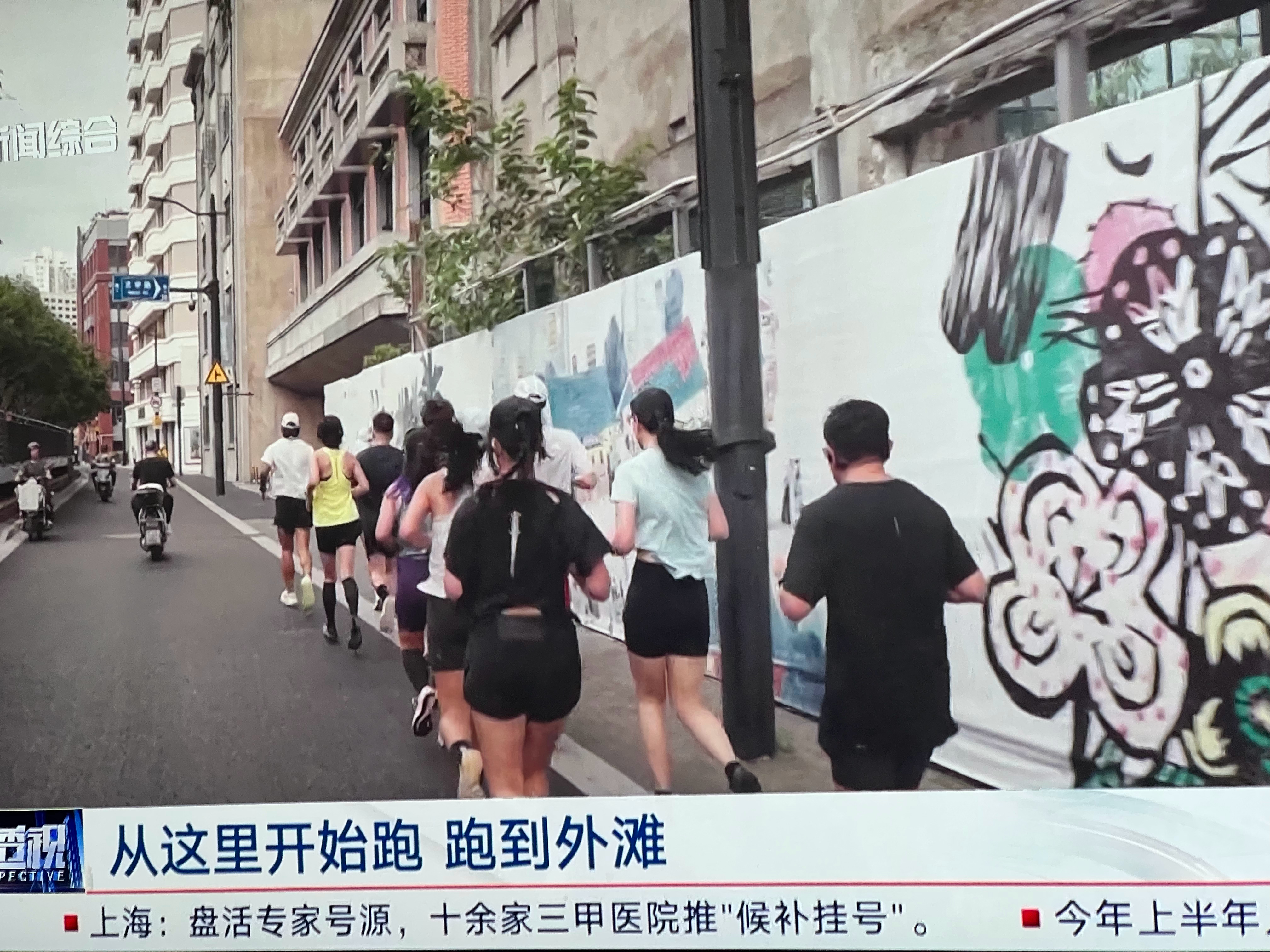 新闻透视在讲苏州河的故事，想起年初的时候破侄子来上海，我就带他在苏州河边走过，从