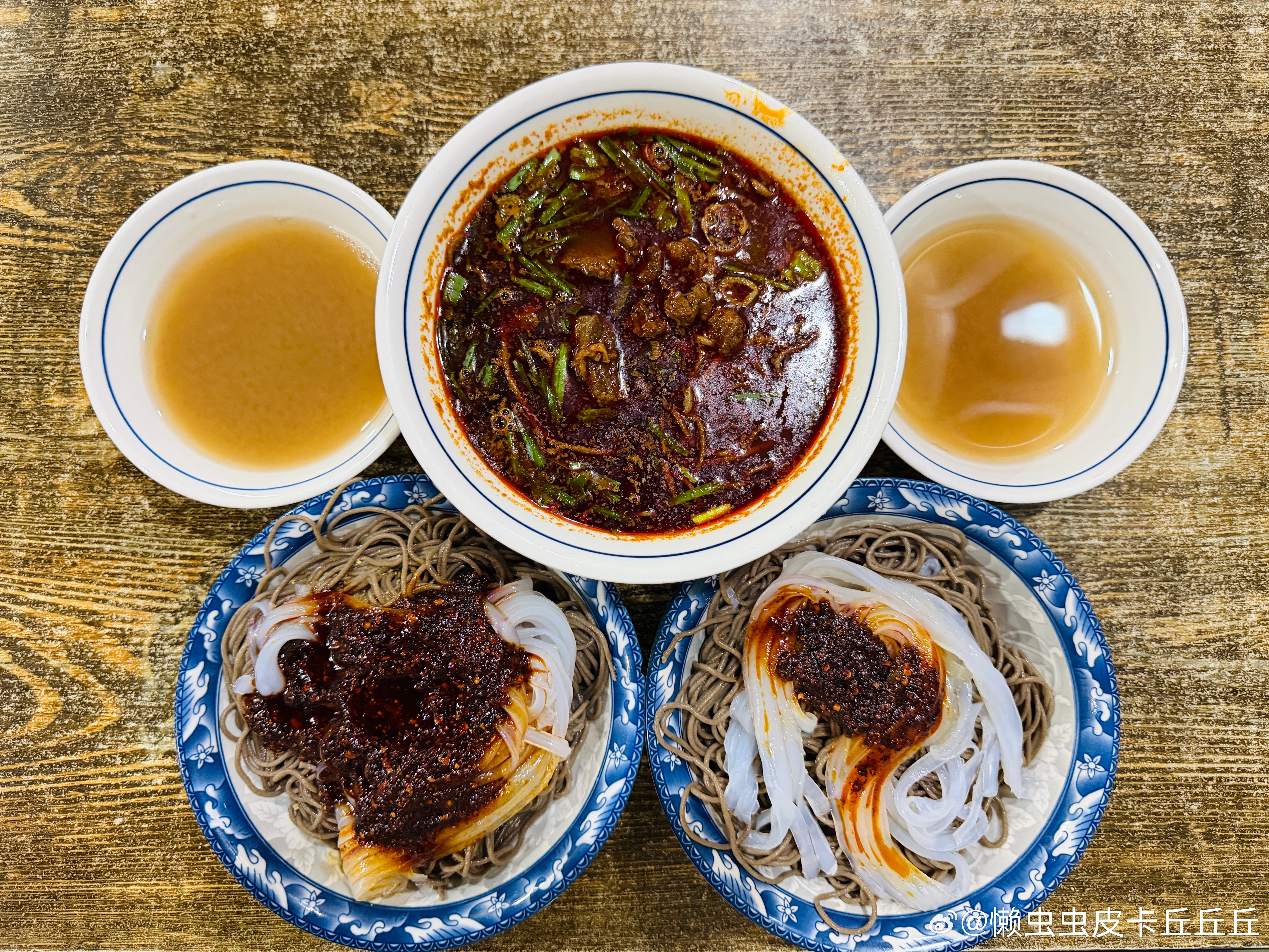 今天绝对是个快乐的周五，李蹦蹦没有加班，我们骑着小电动去黄河边兜风，然后绕了一大
