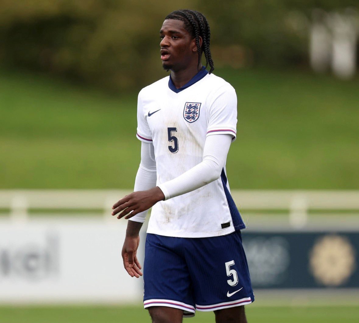 JJ加布里埃尔第一次得到英格兰U17梯队的征召，海文被召入英格兰U20梯队。曼联