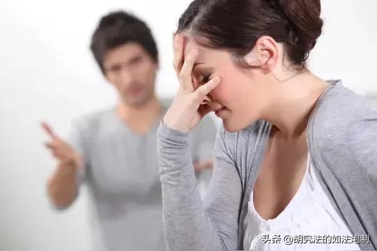 两口子绝配！湖南益阳，因与丈夫在家庭财务、子女抚养问题发生矛盾，女子为发泄心中不