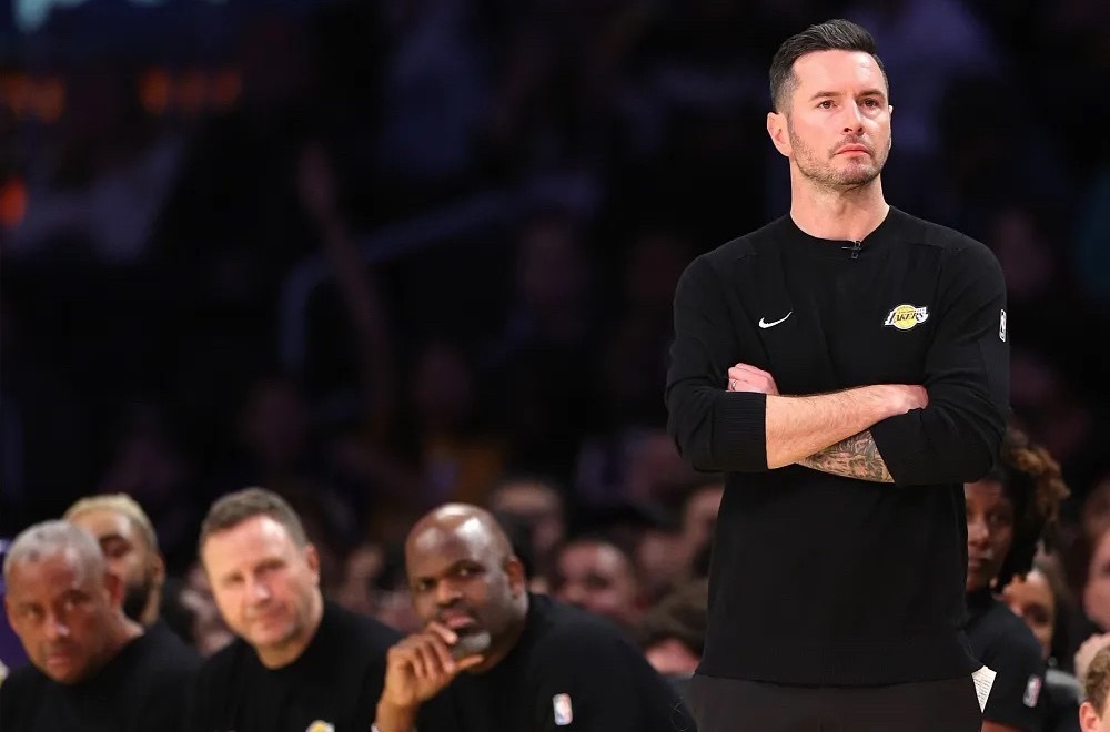 湖人队主场以120-101战胜奇才。据美国篮球记者Ryan Ward报道，本场比