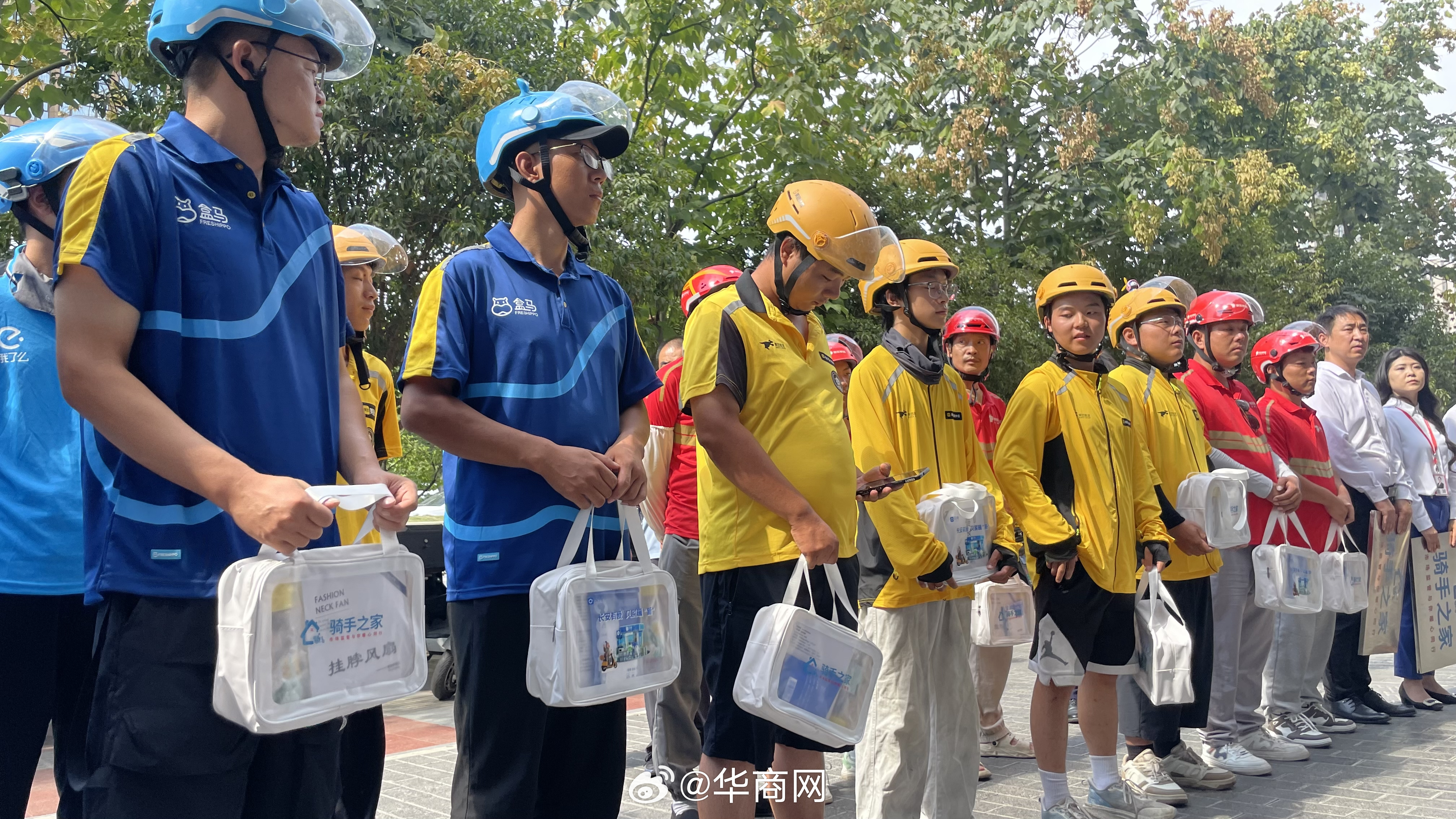 【#西安有了100家骑手驿站#】 “推门就是家，歇够再出发。”近日，西安首批10
