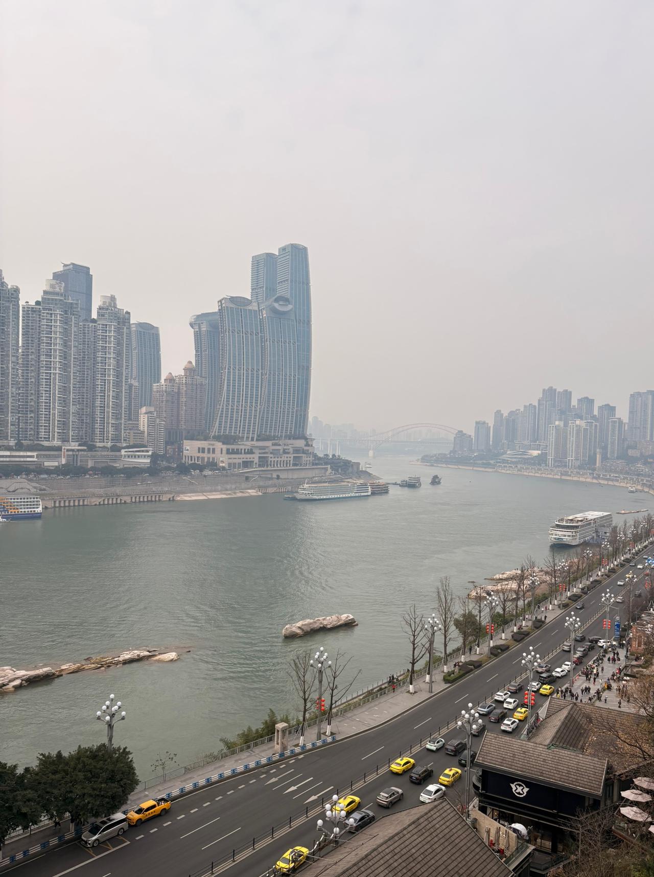 上周去参观了一家做电动踏板的民营企业，
给我的感触挺深的。

首先就是一个字“忙