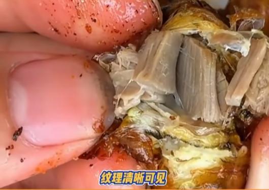 小时候抓知了猴，就为了吃这点瘦肉，抓来丢火里，一会就烤好了。

很多人不知道，知