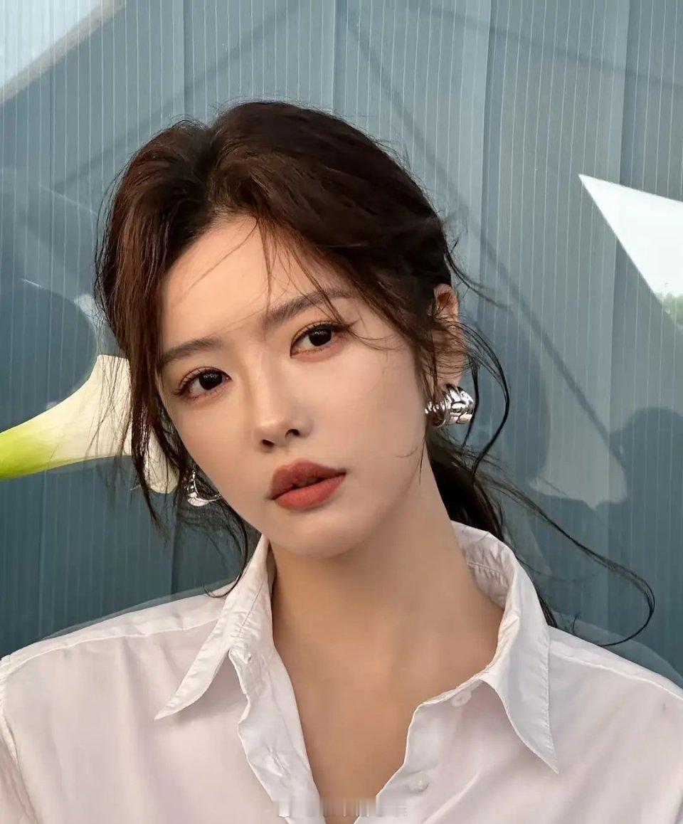 观众缘是玄学，好看演技也还行。。为什么就是不火呢。。。 