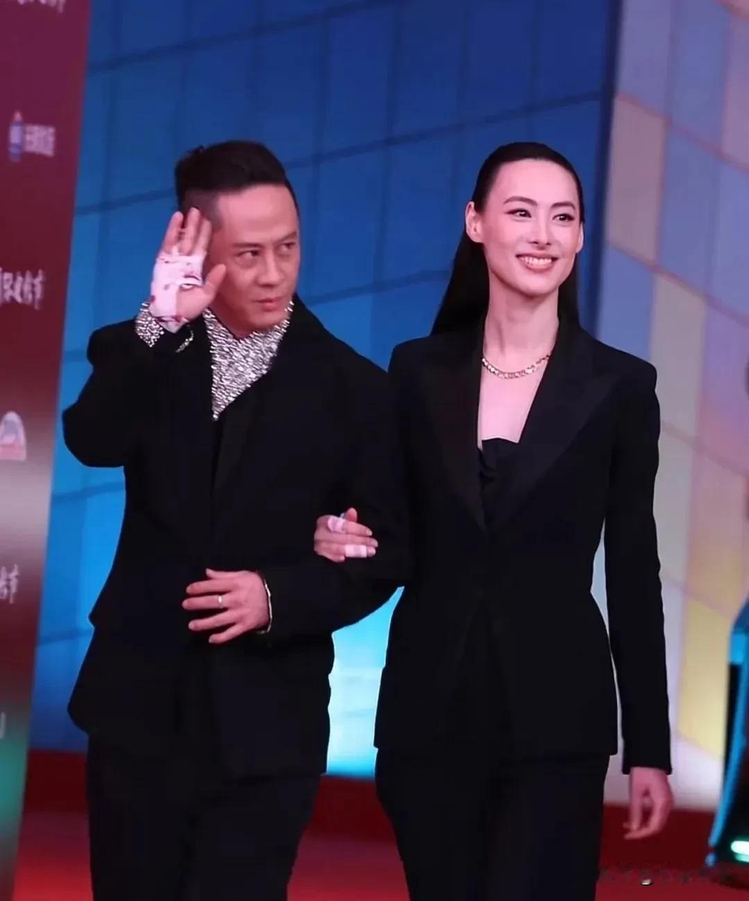 圈内多少明星逮着恋情反复营销博热度，马浴柯反倒把私生活捂得严实，实在难得！
 